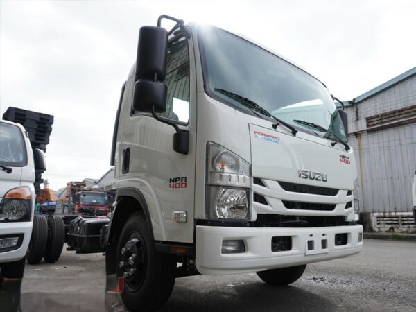 Xe Tải Isuzu NPR 400 3.5 Tấn Thùng Kín Euro 5 - Hình ảnh 3